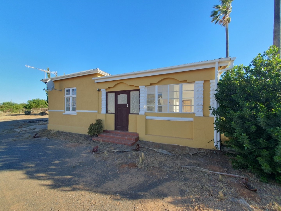 4 Bedroom Property for Sale in Loeriesfontein Northern Cape